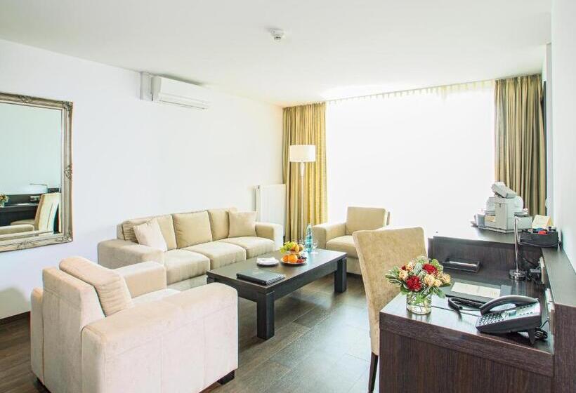 جناح ديلوكس, Winzerstube