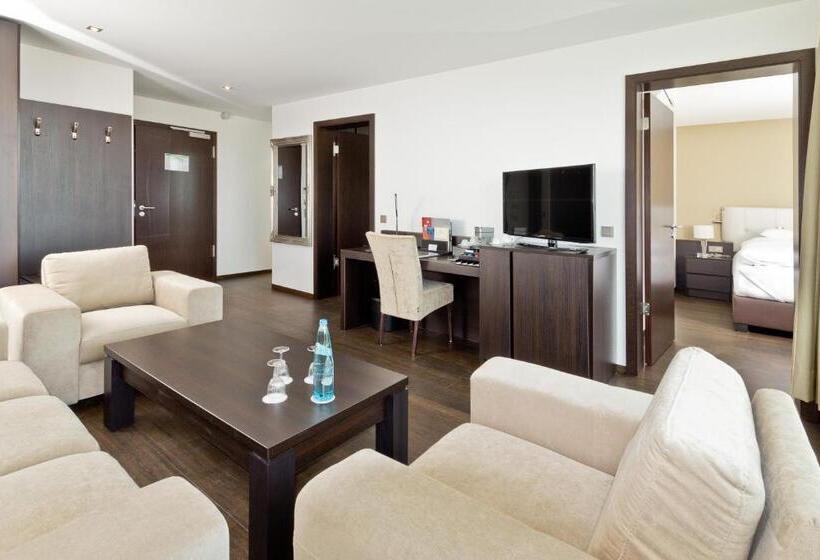 جناح ديلوكس, Winzerstube