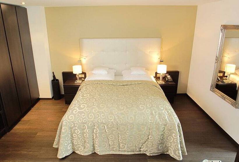 جناح جونيور, Winzerstube