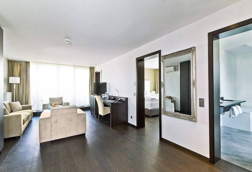 جناح ديلوكس, Winzerstube