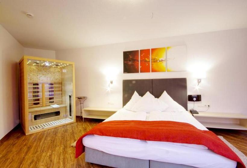 Полулюкс, Jakob