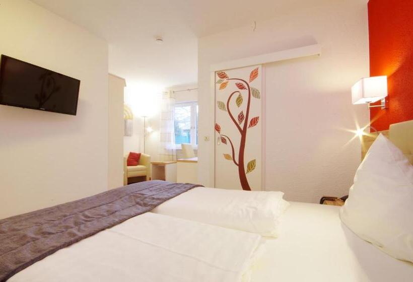 コンフォートルーム, Jakob