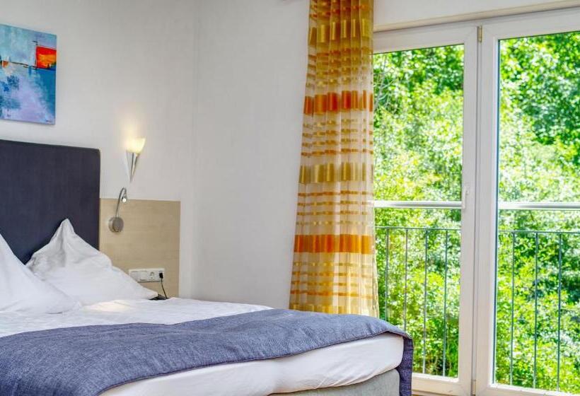 スーペリアールーム, Jakob