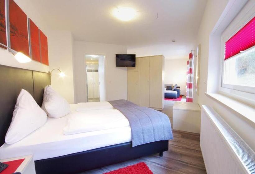 ハイドロマッサージバス付きスイート, Jakob