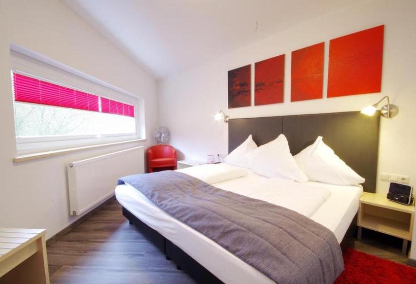 ハイドロマッサージバス付きスイート, Jakob