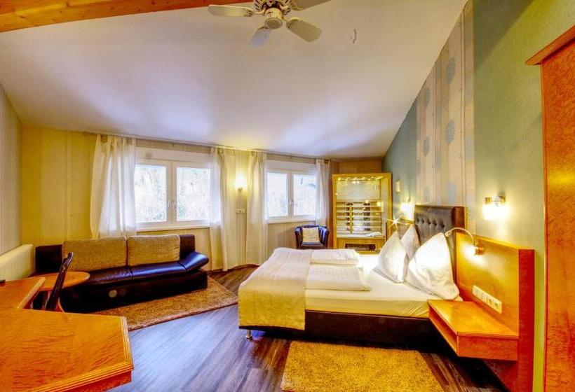 バルコニー付きジュニアスイート, Jakob