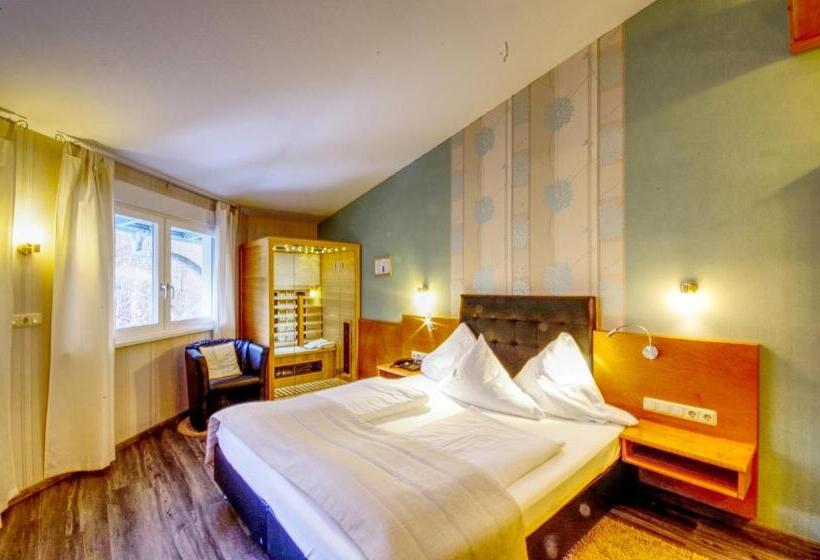 Полулюкс с Балконом, Jakob