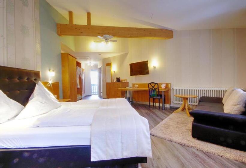 バルコニー付きジュニアスイート, Jakob