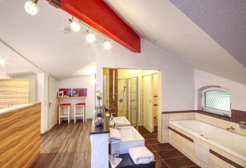 ハイドロマッサージバス付きスイート, Jakob