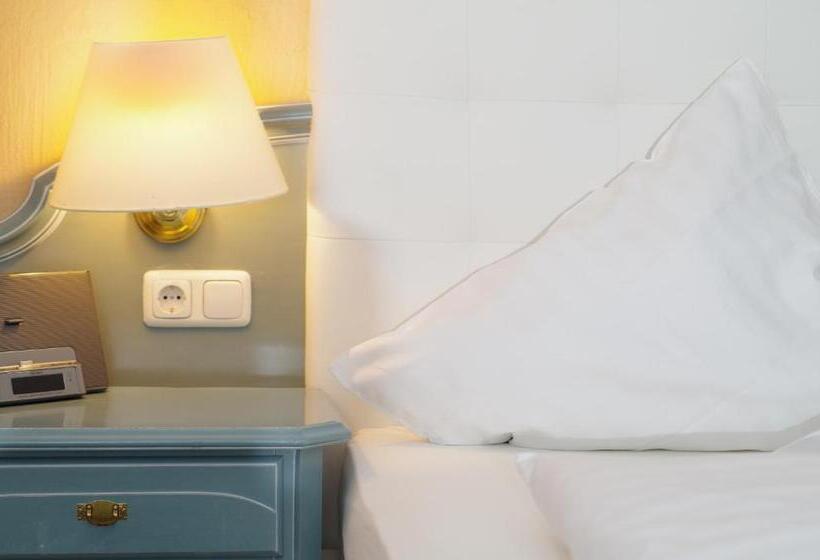 ハイドロマッサージバス付きスイート, Jakob