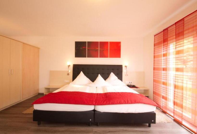 ハイドロマッサージバス付きスイート, Jakob