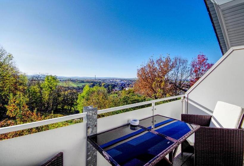 ハイドロマッサージバス付きスイート, Jakob