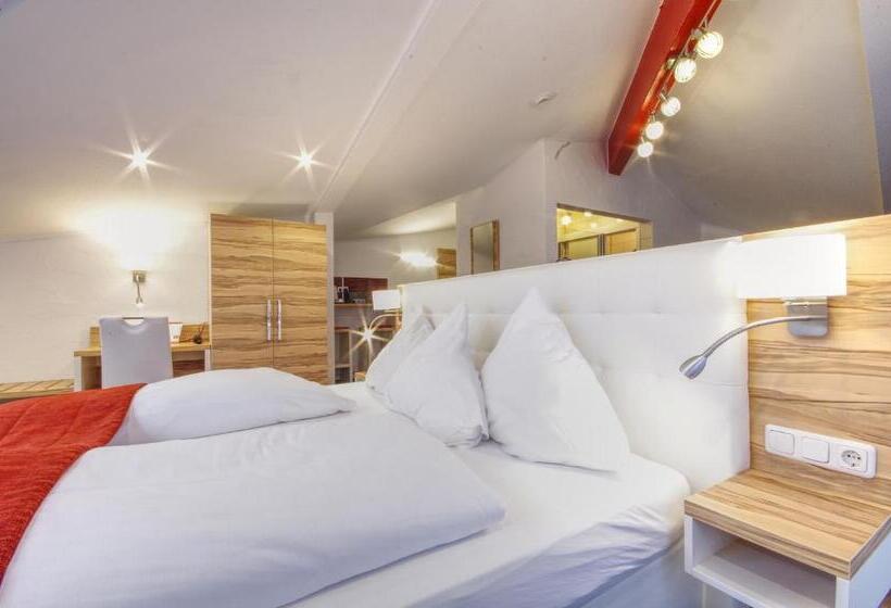 ハイドロマッサージバス付きスイート, Jakob