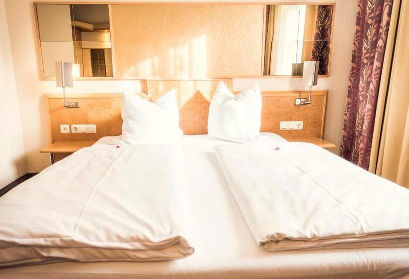 スタンダードルーム, Schlosshotel Neufahrn