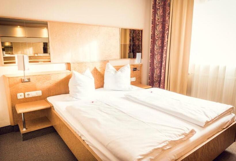 スタンダードルーム, Schlosshotel Neufahrn