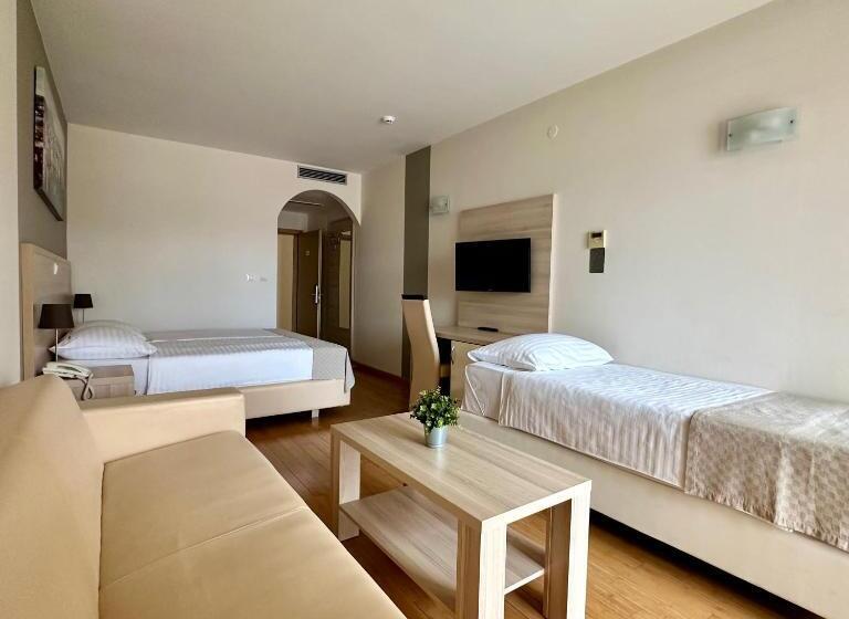 Трехместный Номер Superior, Villa Miramar