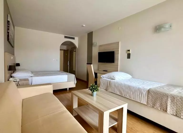 Habitació Triple Superior, Villa Miramar
