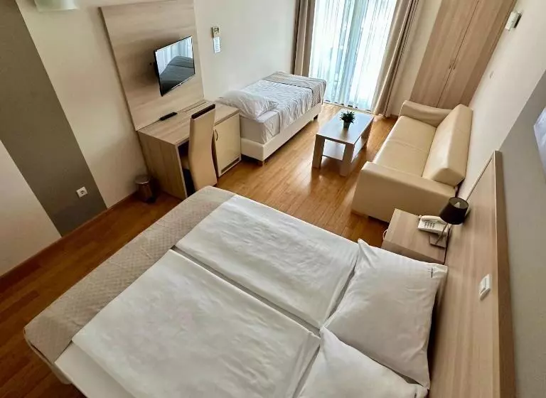 Habitació Triple Superior, Villa Miramar