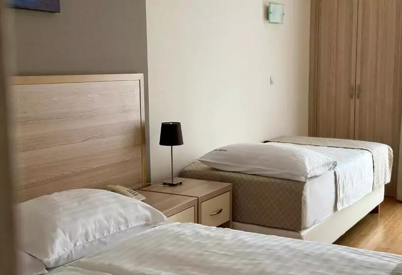 Habitació Triple Superior, Villa Miramar
