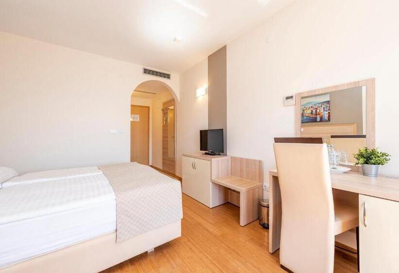 Номер Deluxe Вид на Море Боковой, Villa Miramar