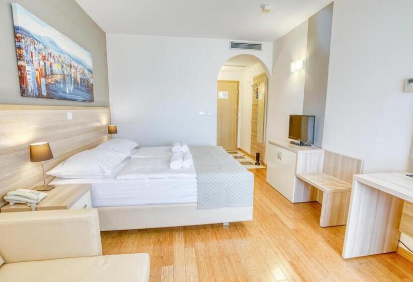 디럭스 룸 측면 바다 전망, Villa Miramar