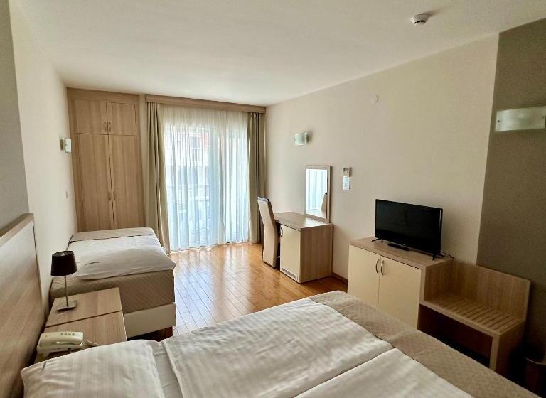 Triple Room Sea View, Villa Miramar