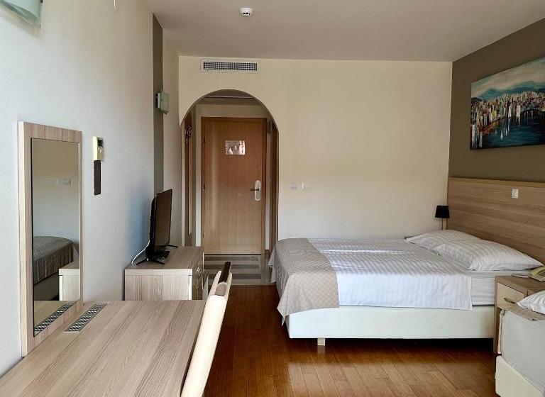 Triple Room Sea View, Villa Miramar