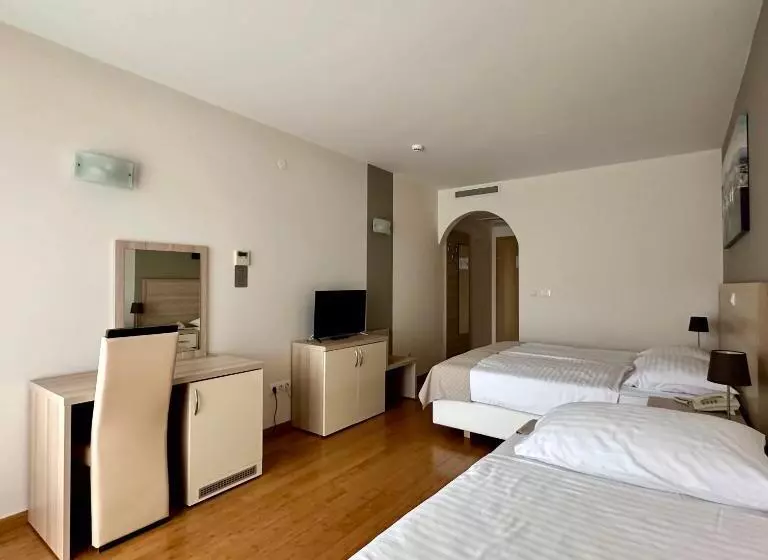 Triple Room Sea View, Villa Miramar