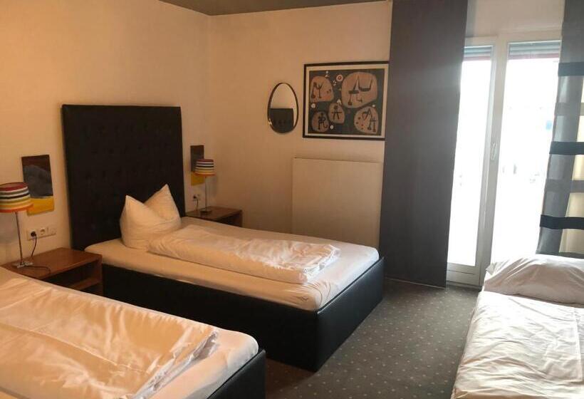 Номер Стандарт Трехместный, Arthotel Restaurant Pfeffermühle