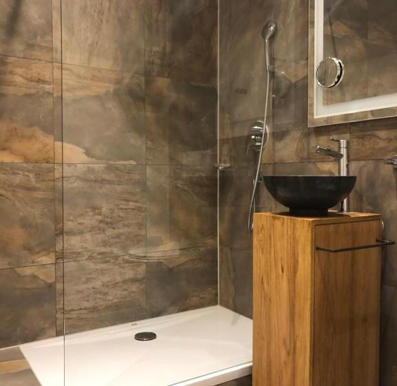 Номер Стандарт Трехместный, Arthotel Restaurant Pfeffermühle