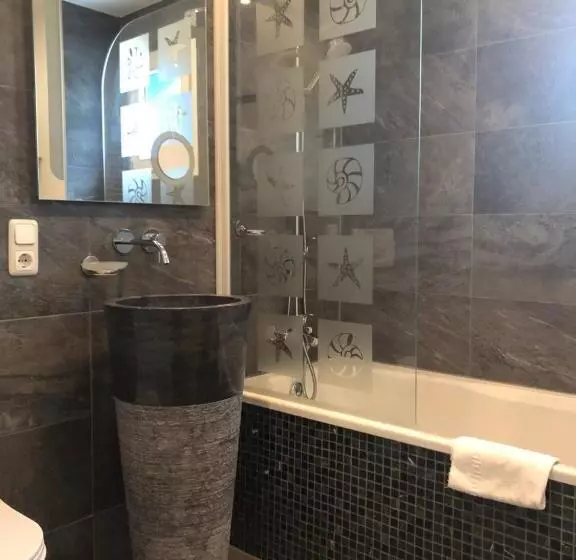 スタンダード4人部屋, Arthotel Restaurant Pfeffermühle