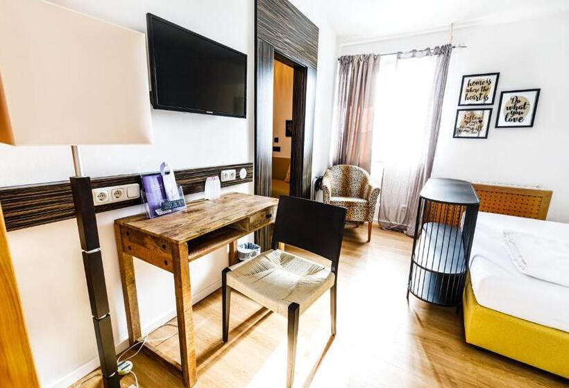 Четырехместный Номер Стандарт, Arthotel Restaurant Pfeffermühle