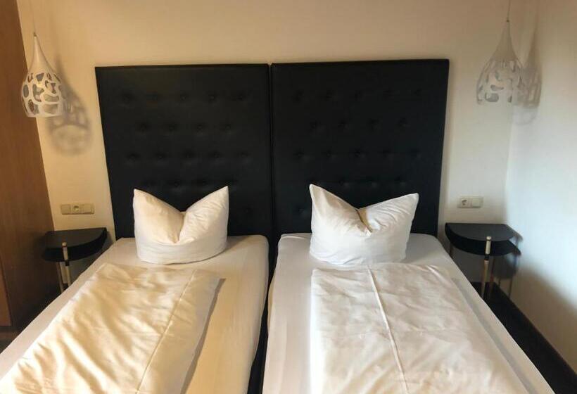标准三人间, Arthotel Restaurant Pfeffermühle