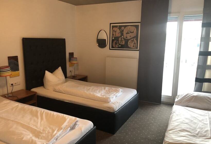 Номер Стандарт Трехместный, Arthotel Restaurant Pfeffermühle