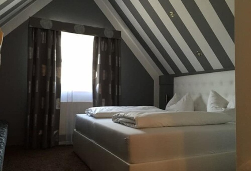 Номер Стандарт Трехместный, Arthotel Restaurant Pfeffermühle