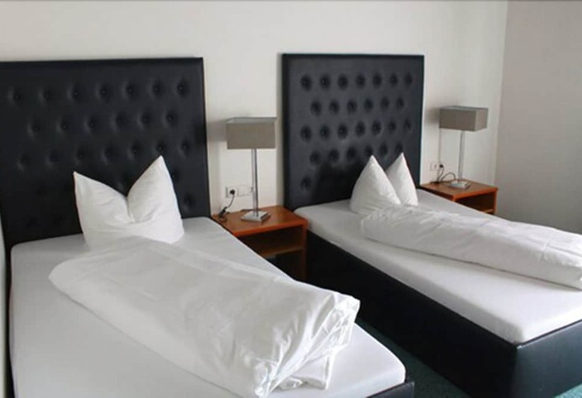 Номер Стандарт Трехместный, Arthotel Restaurant Pfeffermühle