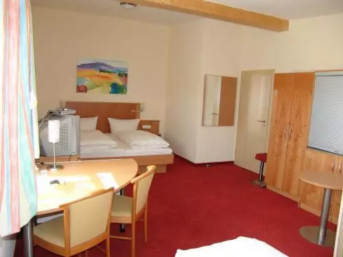 آپارتمان خانوادگی, Pension Futterknecht