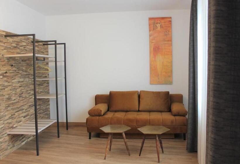 スタンダードトリプルルーム, Am Blumenhaus