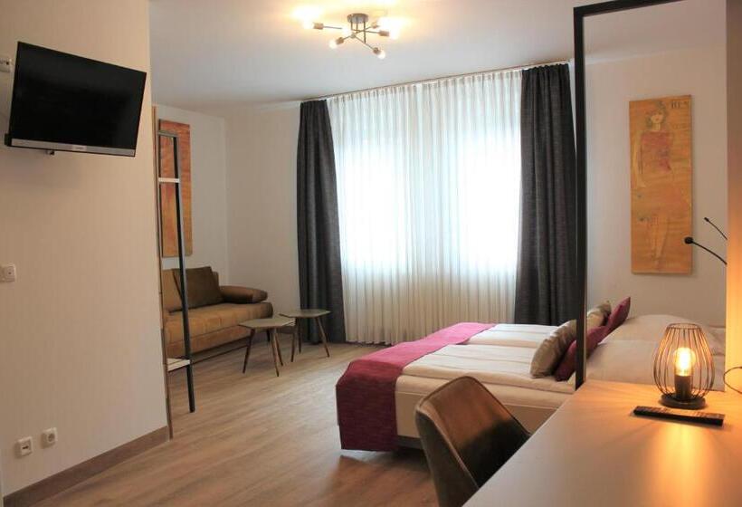 スタンダードトリプルルーム, Am Blumenhaus