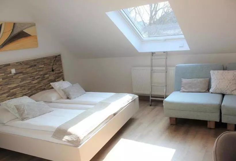 Standard Kolmen Hengen Huone, Am Blumenhaus