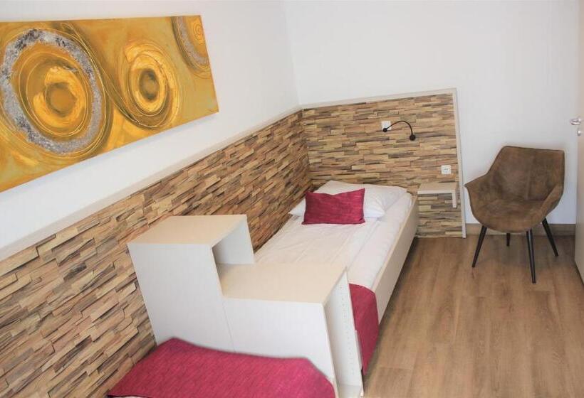 スタンダード4人部屋, Am Blumenhaus