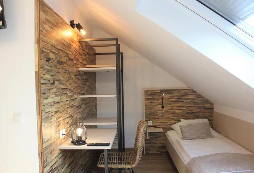 スタンダードトリプルルーム, Am Blumenhaus