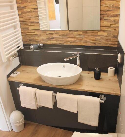 スタンダードトリプルルーム, Am Blumenhaus