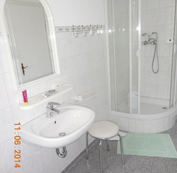 스탠다드 룸, Athos