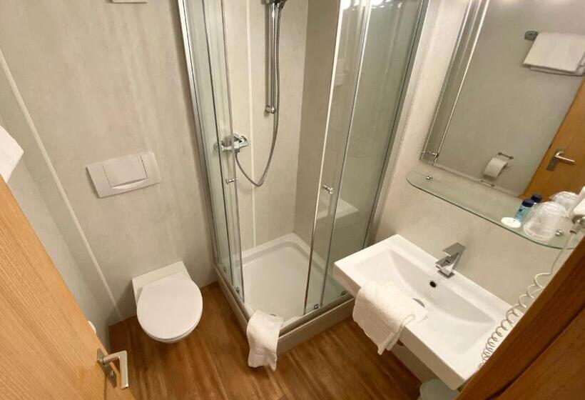 غرفة قياسية فردية, Deutsches Haus