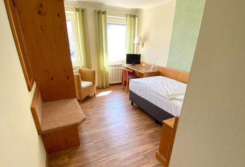 غرفة قياسية فردية, Deutsches Haus