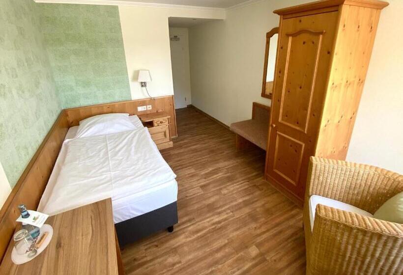 غرفة قياسية فردية, Deutsches Haus