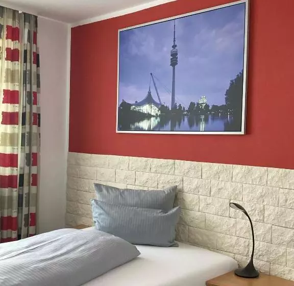 اتاق استاندارد یک نفره, Konradp Holzkirchen