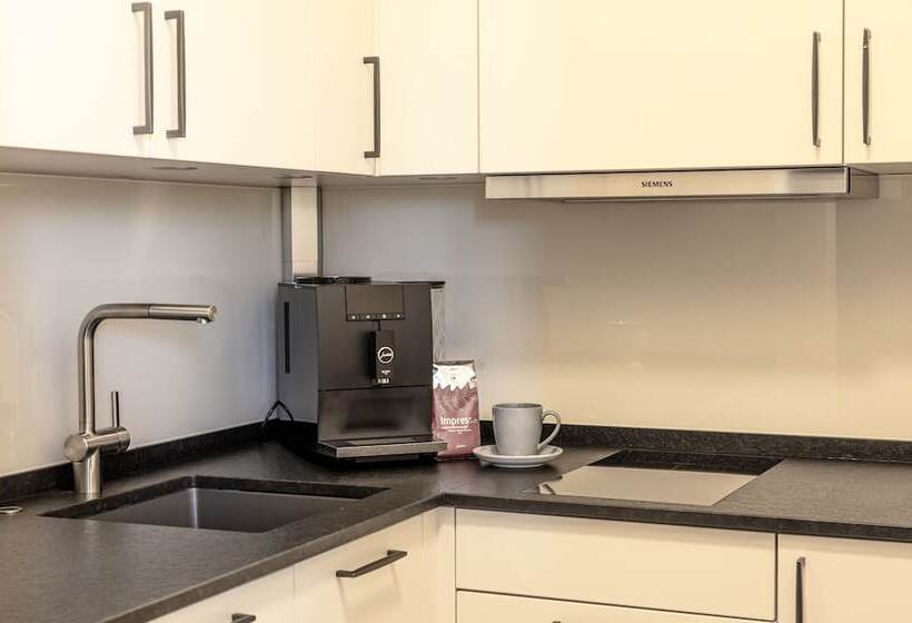 스위트, Konradp Holzkirchen