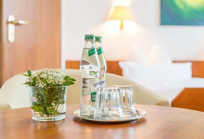 コンフォートルーム, Mayers Waldhorn   Zwischen Reutlingen Und Tübingen